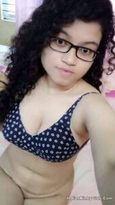 chubby girlfriend nude selfies leaked by ex boyfriend 001