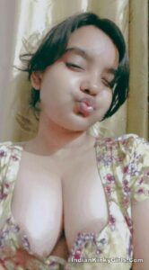 hot and curvaceous desi college girl nude photos