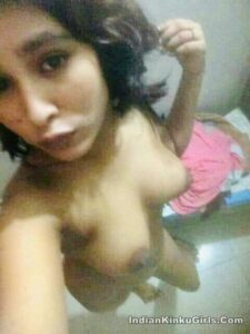 horny and sexy mumbai girl nude leaked selfies 010