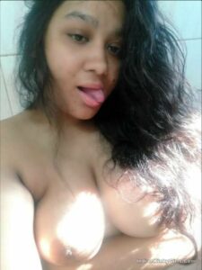 beautiful indian girl nude show her huge tits