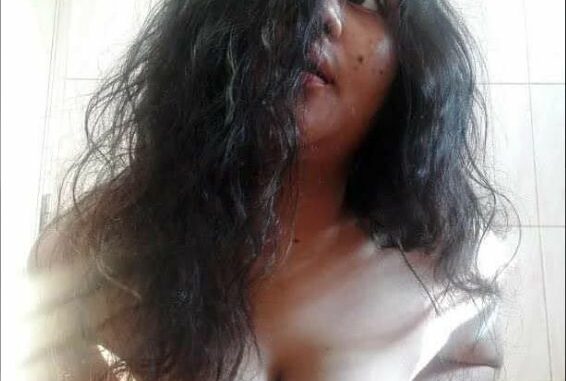 beautiful indian girl nude show her huge tits 004