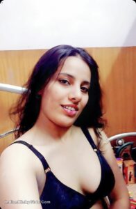 horny indian housewife nude selfies in shower 001