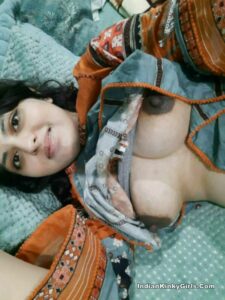 pregnant muslim wife nude selfies scandal 004