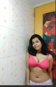 beautiful big tits girlfriend nude teasing pics 001