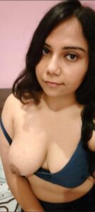 sexy college girl topless tits reveal selfies 006