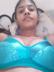 beautiful mallu girl nude pussy display 002