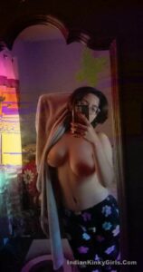 sexy indian teen nude leaked selfies amazing figure 010