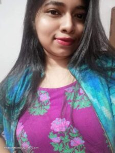 innocent looking desi girlfriend with lovely tits