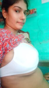 bhojpuri college girl with massive boobs nude 001