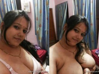 desi beautiful village wife nude showing huge boobs