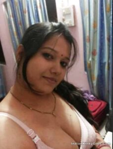 desi beautiful village wife nude showing huge boobs