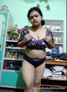 chubby desi girlfriend with big boobs and fat pussy