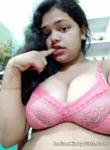 chubby desi girlfriend with big boobs and fat pussy 001