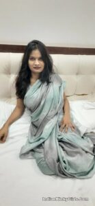 hot indian wife in saree fully nude strip on bed