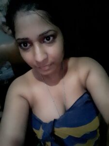 sexy mallu wife nude selfies leaked on faceboob 010