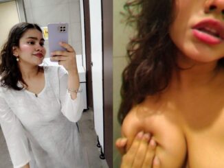 hot indian girl squeezing big boobs pics