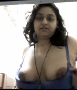 hot wife from pune shows her naked body 003