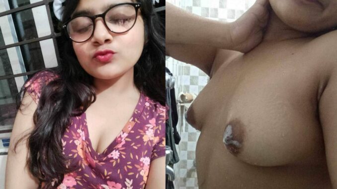 naughty desi girl topless boobs exposing selfies