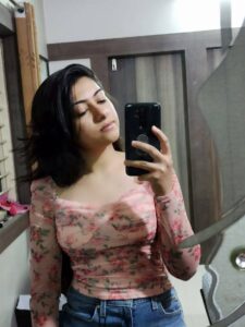 sexy rich desi girlfriend taking nude selfies 006