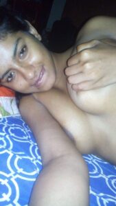 mallu hot wife in bed nude showing boobs 004