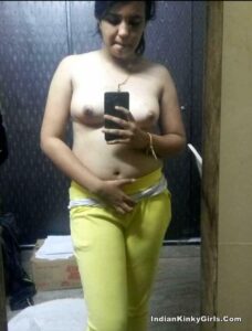 sexy nude selfies of homely desi girlfriend 011