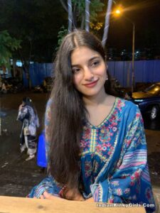 beautiful desi girl expose her gorgeous boobs 001