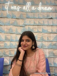 beautiful desi girl expose her gorgeous boobs 004