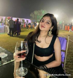 beautiful desi girl expose her gorgeous boobs 005