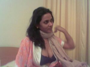 indian married woman having sex with her boss on business trip 010
