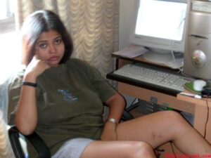 indian married woman having sex with her boss on business trip 014
