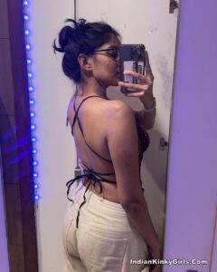 rich indian sexy girlfriend leaked hot selfies 002