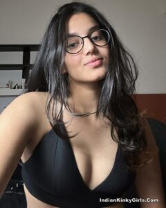 rich indian sexy girlfriend leaked hot selfies 004