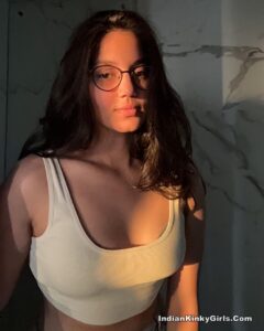 rich indian sexy girlfriend leaked hot selfies 005