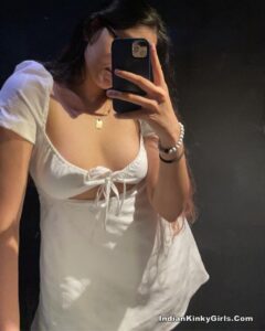 rich indian sexy girlfriend leaked hot selfies 007