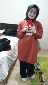 gorgeous kashmiri girl nude with huge ass