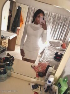 hot girlfriend pooja leaked desi ass selfies 001