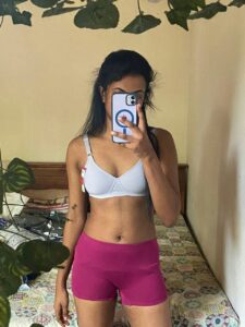 malyali nude girl living in dubai leaked selfies 002