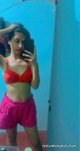 slim and sexy rich indian girlfriend nude pics 008