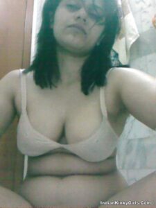 viral nude photos of a sexy elder sister 008