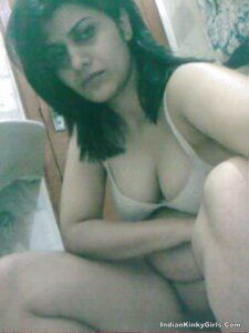 viral nude photos of a sexy elder sister 009