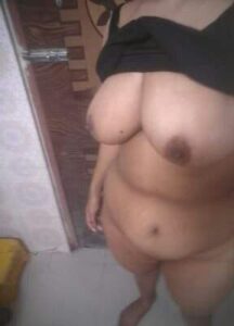 chubby desi wife with big milk tankers 004