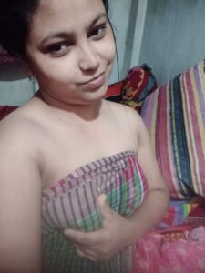 chubby kolkata girl nude in bedroom leaked photos 001