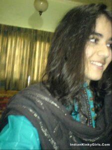beautiful indian girlfriend topless showcases big tits