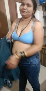 chubby indian aunty nude changing dress 001