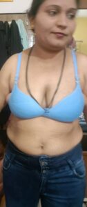 chubby indian aunty nude changing dress 002