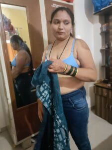 chubby indian aunty nude changing dress 003