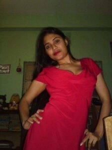 hot amateur indian girlfriend posing naked at home 001