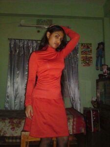 hot amateur indian girlfriend posing naked at home 002