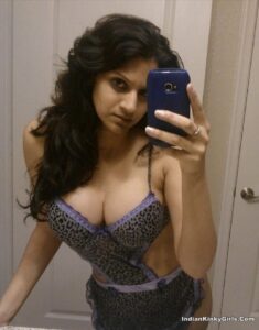 indian hot wife with fake tits nude selfies