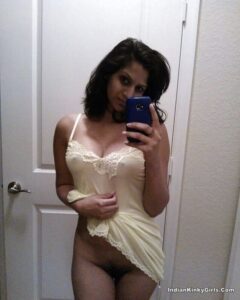 indian hot wife with fake tits nude selfies 002